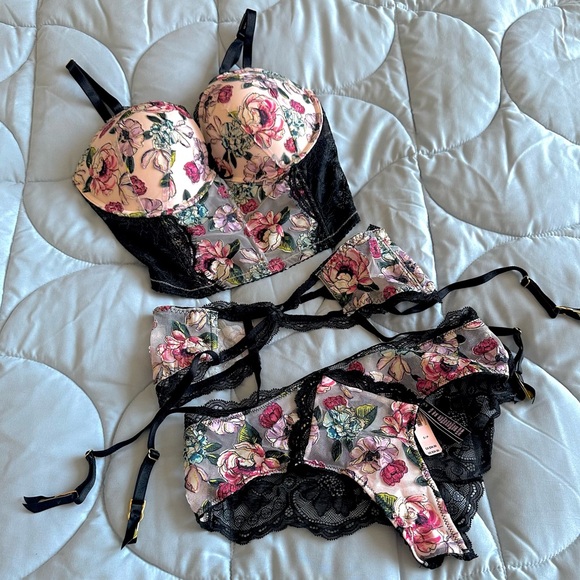 Victoria’s Secret Floral Lace Lingerie Set - Picture 2 of 7